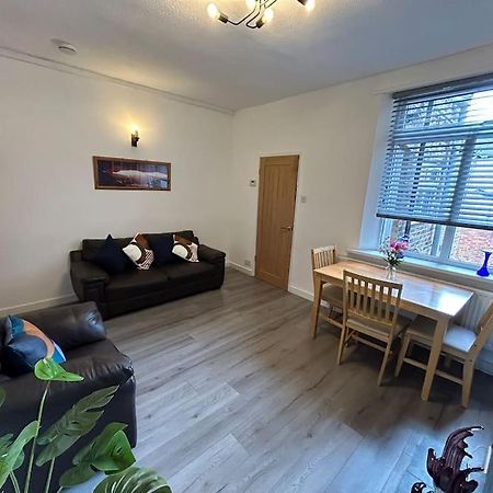 Spacious Homely 3 Bed Property Newcastle-under-Lyme Zewnętrze zdjęcie