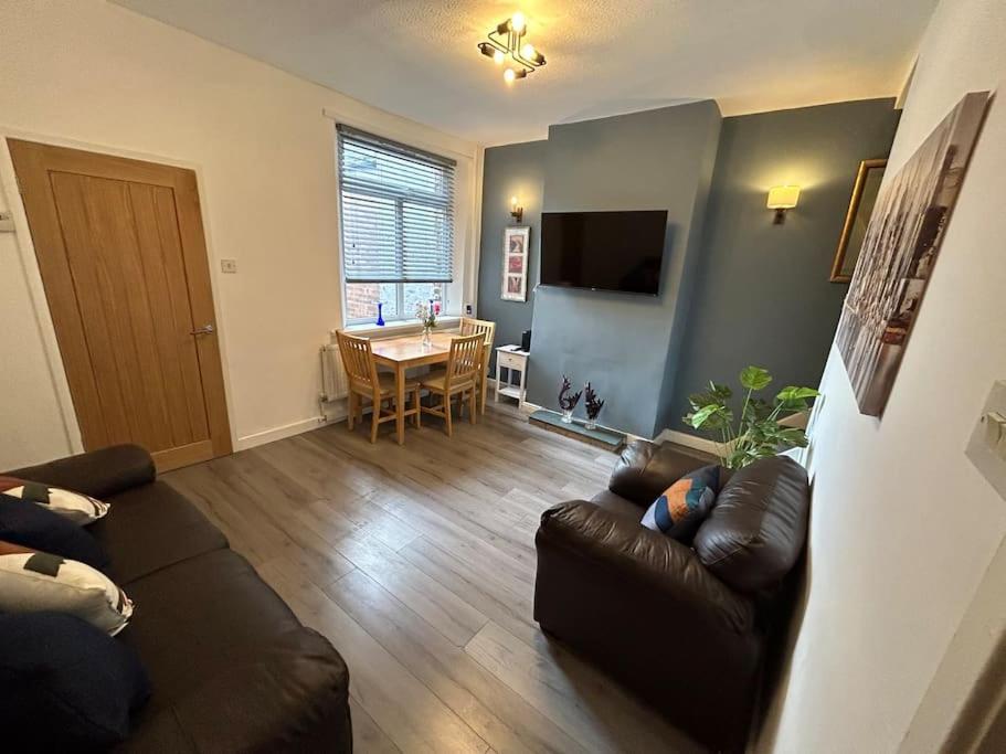 Spacious Homely 3 Bed Property Newcastle-under-Lyme Zewnętrze zdjęcie