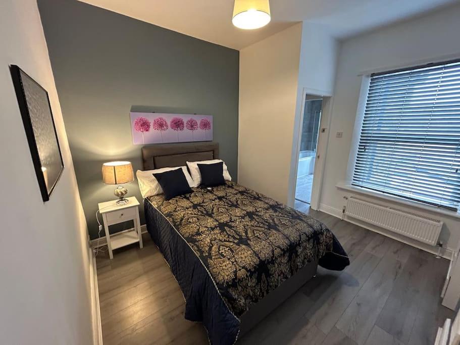 Spacious Homely 3 Bed Property Newcastle-under-Lyme Zewnętrze zdjęcie