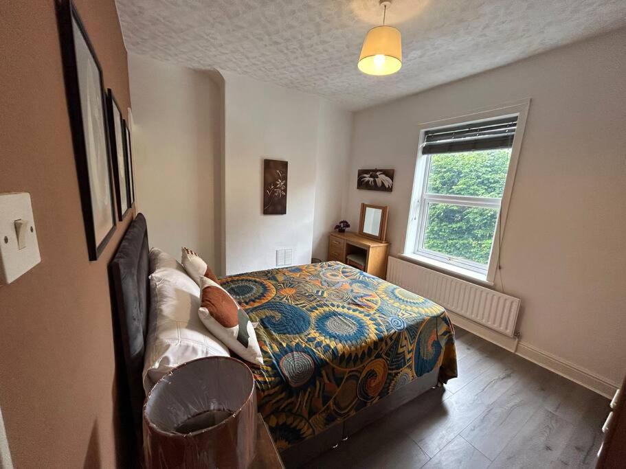 Spacious Homely 3 Bed Property Newcastle-under-Lyme Zewnętrze zdjęcie