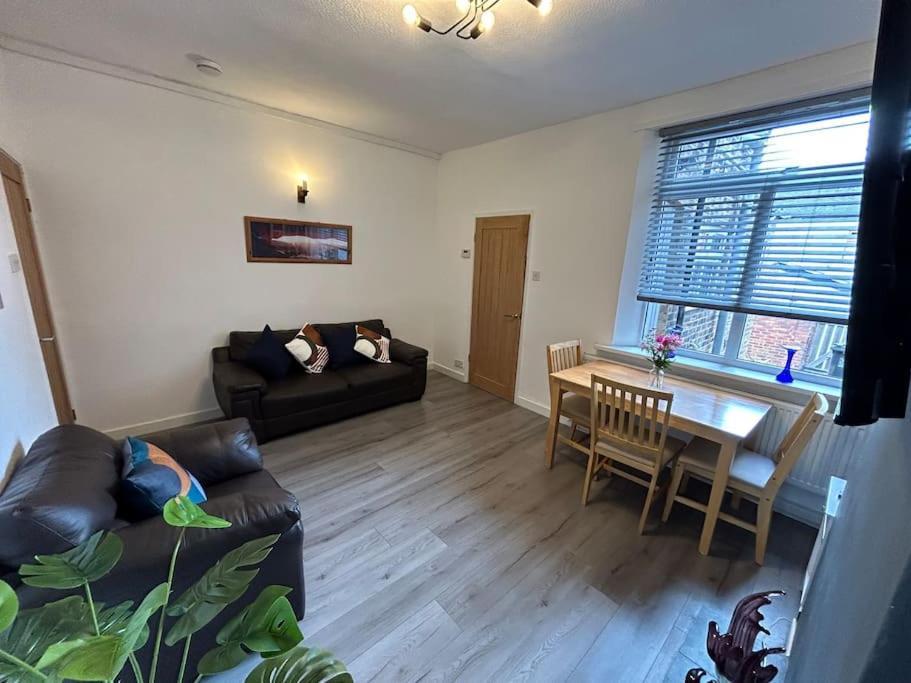 Spacious Homely 3 Bed Property Newcastle-under-Lyme Zewnętrze zdjęcie
