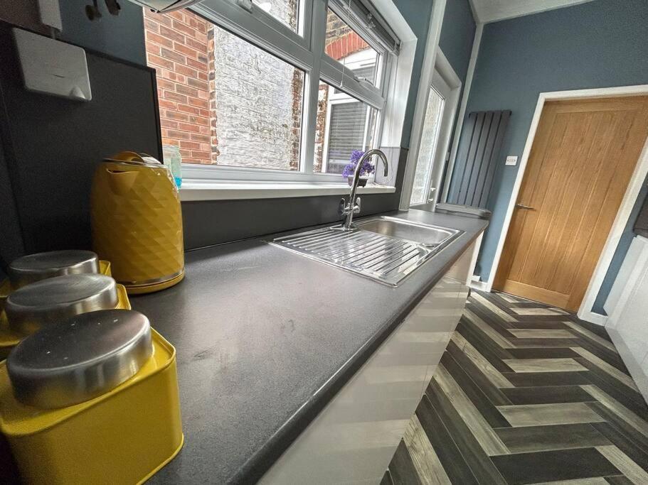 Spacious Homely 3 Bed Property Newcastle-under-Lyme Zewnętrze zdjęcie